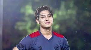 Zul ariffin'den yepyeni bir dizi uzun zamandır ekranlarda görünmüyordu özlemiştik kendisini bir romandan uyarlama olacak olan bu diziyi çok merak ediyorum. Setelah Ku Dimiliki Episode 27 Youtube