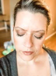 Budge-proof and smudge-proof cream to powder shadows