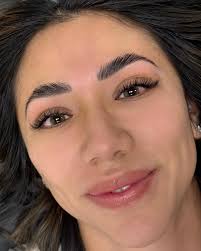 Shelbie at Vivum Lash Artistry