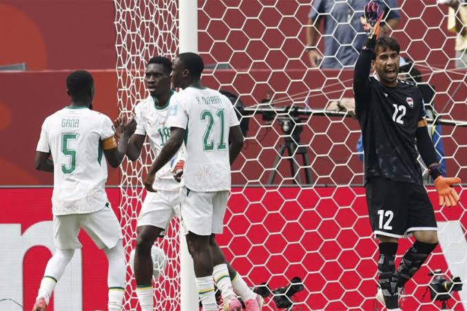 Senegal golea a Irak y mantiene vivas sus esperanzas en el Mundial - El Comentario