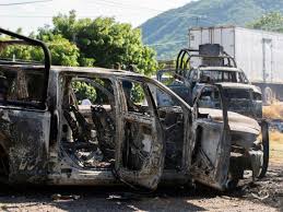El 26 de mayo, protección civil de michoacán informó que se detectó una fractura por el deslizamiento de ladera en el kilómetro 148 + 400, a la altura de la localidad de santa casilda. Violencia Regresa A Michoacan Con Bloqueos Y Quema De Vehiculos El Informador