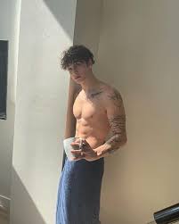 GuyTography — Luca Schaefer-Charlton