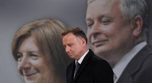 Ukończyła studia na kierunku polonistyka w instytucie filologii polskiej uniwersytetu wrocławskiego oraz reżyserię w państwowej wyższej szkole. Nowe Informacje Ws Katastrofy Smolenskiej Ewa Stankiewicz O Dokumencie Stan Zagrozenia Polskie Radio 24 Polskieradio24 Pl
