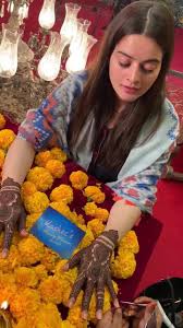 Latest tikki style mehndi designs for hands 2019 beststylo com. Beautiful Minal Khan With Family Having Kashee S Signature Mehndi For Aiman S Wedding Health Fashion