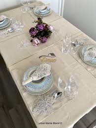 En şık masa örtüleri, en moda masa örtüsü modelleri burada. Lotus Bej Amerikan Servisli Masa Ortusu Seti 34 Parca Limanonline Com Liman Home Decor
