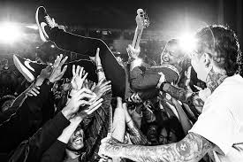 The lyrics of efek rumah kaca are about global warming, while bukan lawan jenis addresses homosexuality. 5 Lagu Pop Indonesia Pilihan Cholil Efek Rumah Kaca Pop Hari Ini