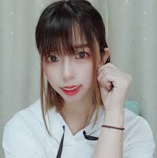 Chong Min Min updated her profile picture.