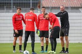 Er meldet sich vor dem spiel beim bvb. Vfb Stuttgart Gegen Sv Wehen Wiesbaden Tim Walter Bittet Zum Start In Die Trainingswoche Vfb Stuttgart Stuttgarter Nachrichten