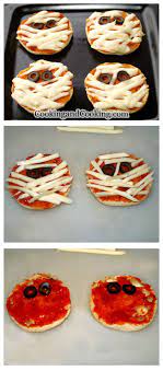 Halloween Mummy Pizza Halloween Recipe Cookingandcooking Com Halloween Food For Party Halloween Desserts Easy Halloween Party Food