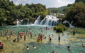 Es gibt 4 verbindungen von salzburg nach krk per bus, nachtzug oder per auto. Die 14 Schonsten Wasserfalle In Kroatien Krka Plitvicer Seen