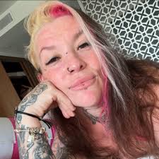 Has anyone had any issues with blonde hair turning green from the pools. My  daughters has and I'm wondering what to do to rectify this. Did you speak  to the hotel about