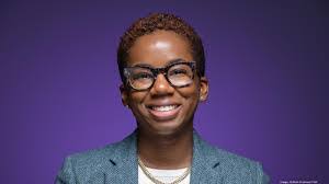 Sharon Coggins's Instagram, Twitter & Facebook