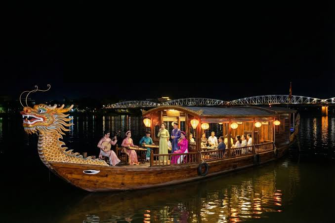 Lịch Biểu Diễn Ca Huế Trên Sông Hương: Cập Nhật Giờ & Kinh Nghiệm Chi Tiết  - Đặt vé ca Huế - Du thuyền trên sông Hương