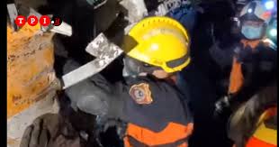 Dozens of people were killed and injured when a train derailed in a tunnel after colliding with a truck in eastern taiwan's hualien county. Olaq7bqndutrxm