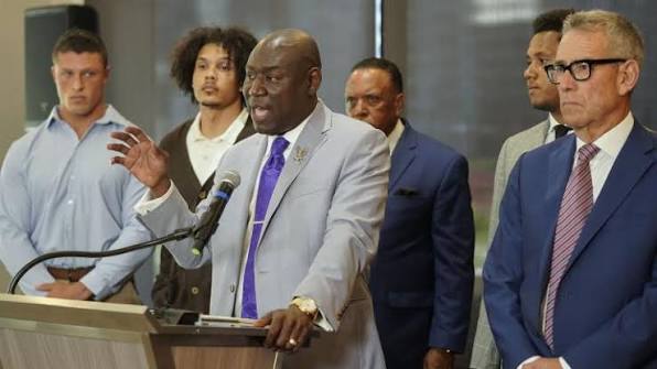 With Federal Progress Slow, Civil Rights Attorney Ben Crump Takes On Police  Reform Case by Case | Chicago News | WTTW