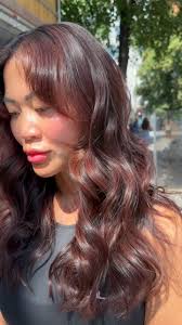 Med blekta slingor i kombination och en botten färg samt toning på  längderna får vi denna fantastiska chocolate copper look., Häng med och se  hur vi skapade detta🥰, Tagga en vän som borde besöka oss., ...