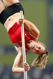 So hoch flog sie zum saisonauftakt noch nie. Angelica Moser Uber Essstorung Ich War Abhangig Von Zucker