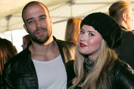 My advice to everyone in fort myers, florida , is to stay far away from linda kiraly at all cost! Velvet Gumicukor Kiraly Linda Szakitott Volegenyevel