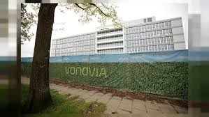 Immobilienkonzern vonovia will deutsche wohnen schlucken. Vonovia Sees Berlin Rent Freeze Hitting Renovations Keeps Guidance Euronews