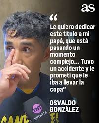 👏 ¡41 años y sigues ganando títulos, 'Rocky'! 🏆 El histórico Osvaldo  González, multicampeón con la U, festeja ahora una nueva copa con el  'Campanil'. El defensor dejó este emotivo momento en