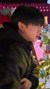 Stays #Hyunjin's "AOTM" Cover Only Need 235k for 47M 🔥 When he reaches 50M  he will receive a award like this👇 So can all you stream atlese 3 or 4  times a