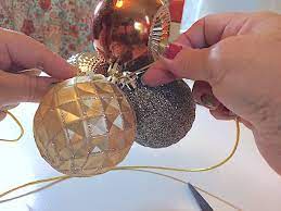 Balsam hill christmas wreaths ranging from 18 to 26 inches in diameter are ideal for standard doors. Christmas Garland Ornament Swag Christmas Craft Casa Bouquet