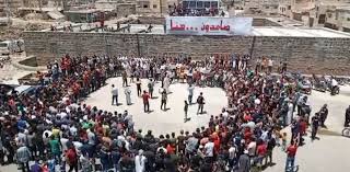 مظاهرة شعبية في مدينة #عفرين شمال #حلب تضامناً مع #درعا البلد التي تشهد حصاراً منذ نحو شهر وإغلاق للمنافذ المؤدية إلى مركز المحافظة، على خلفية موقف الأهالي الرافض لمسرحية الانتخابات التي أجراها النظام. Ø§Ù„Ù…Ø±ÙƒØ² Ø§Ù„ØµØ­ÙÙŠ Ø§Ù„Ø³ÙˆØ±ÙŠ Ù…Ø¸Ø§Ù‡Ø±Ø§Øª ÙÙŠ Ø¯Ø±Ø¹Ø§ ØªÙ†Ø¯ÙŠØ¯Ø§ Ø¨Ø­ØµØ§Ø± Ø¯Ø±Ø¹Ø§ Ø§Ù„Ø¨Ù„Ø¯ ÙˆØ±ÙØ¶ Ù„Ù„ØªÙ‡Ø¯ÙŠØ¯Ø§Øª Ø§Ù„Ø±ÙˆØ³ÙŠØ©