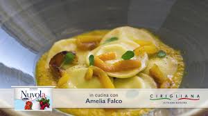 Dolci una 18 impastare dolci: Raviolo Ripieno Di Ricotta Al Limone E Maggiorana In Crema Di Peperone Giallo Arrostito Youtube