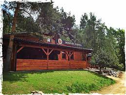 Je pojmenován podle bývalé osady radava, která dnes leží kdesi hluboko pod vodou orlické přehrady. Rekreacni Stredisko Kemp Radava Ubytovani Pocasi Teplota Vybaveni Hodnoceni Foto