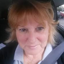 Loretta Bray's Instagram, Twitter & Facebook