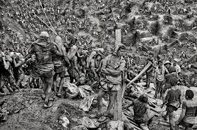 Open letter by photojournalist sebastião salgado and global figures warns disease could decimate indigenous peoples. Sebastiao Salgado Gold Hollenkreis Des Goldes Kultur Stuttgarter Zeitung