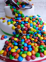 Maybe you would like to learn more about one of these? Zweistockige M M Torte Mit Fondant Und Einer Gefuhlten Tonne M Ms Biskuitwerkstatt
