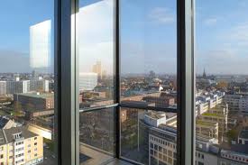 Zahlreiche wohnungen machen einen umzug nach oder innerhalb von düsseldorf einfach und schonen die geldbörse. Exklusive Wohnung In Dusseldorf Nahe Medienhafen Mit Panoramablick