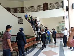 Maybe you would like to learn more about one of these? Setelah Enggan Tabayyun Dan Berhujah Secara Intelektual Kini Dakwah Hizbut Tahrir Cuba Disekat Pula Dengan Penangkapan Dan Intimidasi Hizbut Tahrir Malaysia