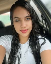 Hola hermosa soy de Santiago de Cuba y usted me agradas podemos hablar y  conocernos si quieres agamelo saber y le mando mi número de WhatsApp para  que hablemos becitos muaaa la