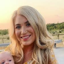 Nicole Eaves's Instagram, Twitter & Facebook