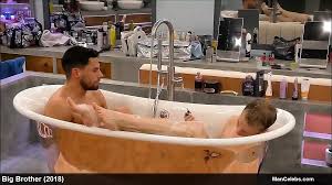 La célébrité masculine Andrew Brady a lair sexy pendant une émission de  téléréalité