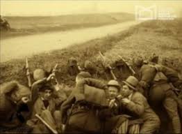 Wykonane z brązu epitafium zawiera tekst przyjętego w 1920 roku przez biskupów aktu poświęcenia narodu polskiego najświętszemu sercu jezusowemu. Cud Nad Wisla Filmportal De