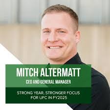 Lynn Button's Instagram, Twitter & Facebook