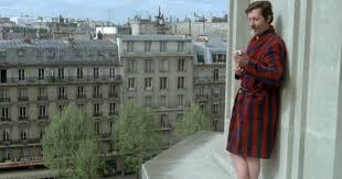 Étienne est heureux dans son couple, mais il est obsédé par l'image d'une femme en robe rouge. Un Elephant Ca Trompe Enormement A 40 Ans Histoire D Une Comedie Culte