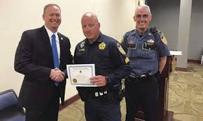 Livingston Parish Sheriff S Office Deputy Recognized For Helping Pinned Motorist At Accident Scene News Livingstonparishnews Com