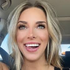 Allison Mccollum's Instagram, Twitter & Facebook