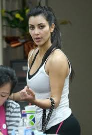 Als er fragt, ob die beziehung ohne das auge der öffentlichkeit anders verlaufen wäre, antwortet kourtney zum erstaunen ihrer schwester kim mit. 12 Gorgeous Pictures Of Kim Kardashian Without Makeup Styles At Life