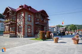 In continuare, 8 obiective turistice de vizitat in busteni…. Primaria Din Busteni Obiective Turistice Prahova DeÈ™tepÈ›i Ro