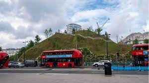 In fact, such was the derisive response that the first visitors to the $2.8 million marble arch mound were offered refunds after it was branded the worst attraction in london by some early. Marble Arch Mound Der Hugel Den Niemand Erklimmen Mochte Stern De