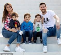 Yeferson julio soteldo martínez (pronounced iefeɾˈson soˈteɫdu); Photo Shows Lionel Messi With Wife To Be When He Was Just 10 Years Old Daily Mail Online