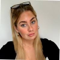 Isabelle Buck's Instagram, Twitter & Facebook