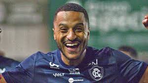 Paysandu dispensa três e renova com zagueiro e lateral; Hélio dos Anjos  segue sendo dúvida • DOL