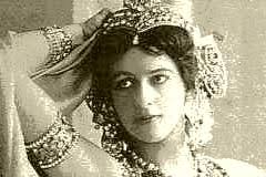 Born in 1876 in the netherlands, margaretha geertruida zelle married an affluent dutch colonial army captain at the age of 18. Mata Hari 1876 1917 Geboren Am