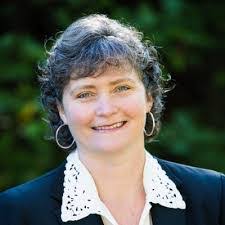 Lisa Rundell's Instagram, Twitter & Facebook